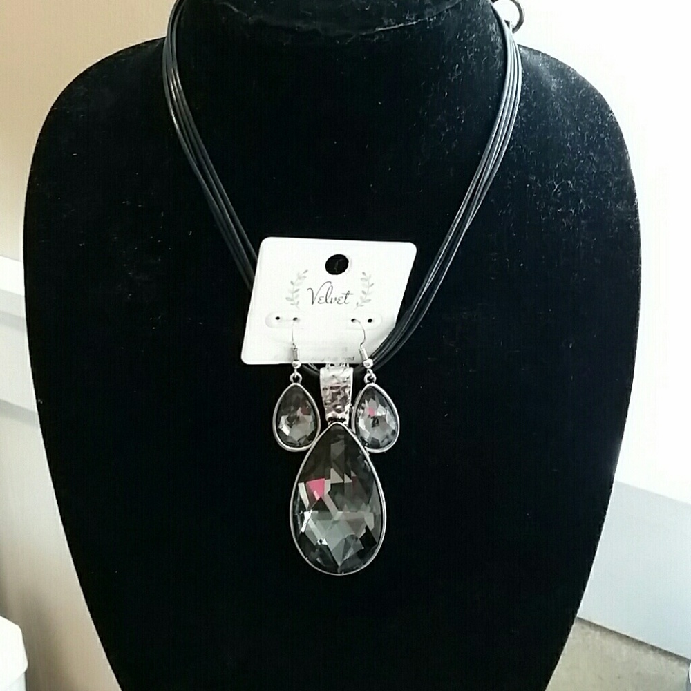 Necklace Set / earrings